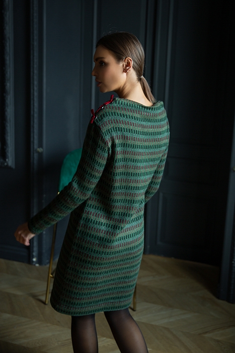 Грэнс. Платье из вязаного трикотажа с велюровыми лентами 