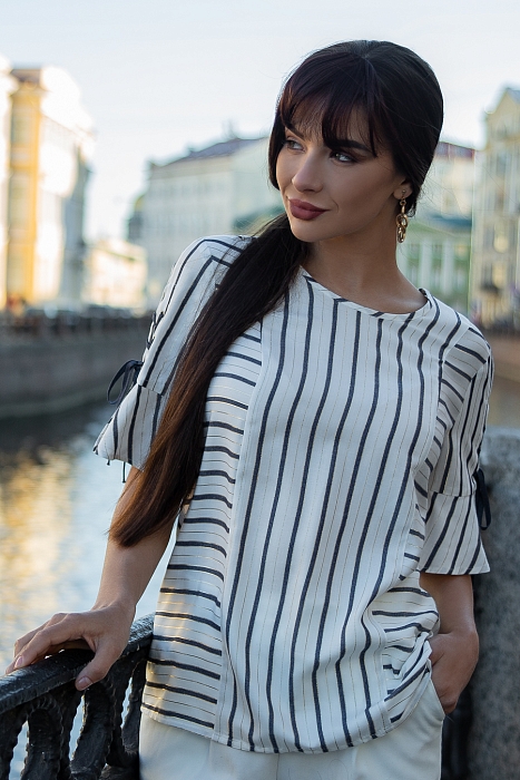 Дарсия, блузка в полоску с завязками на рукавах оптом от производителя RITINI