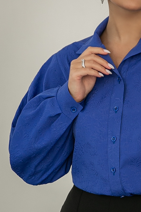 Жермена.1 эффектная блузка из теснённого крепа, воротник-стойка, объёмный рукав, два цвета