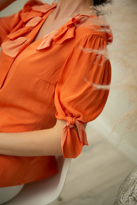 Мальва, блузка в ярких расцветках с декоративными элементами от производителя оптом 