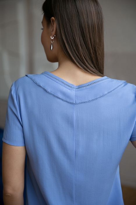 Леона, блузка из 100% вискозы с воланом и строчкой-мережкой оптом от производителя RITINI